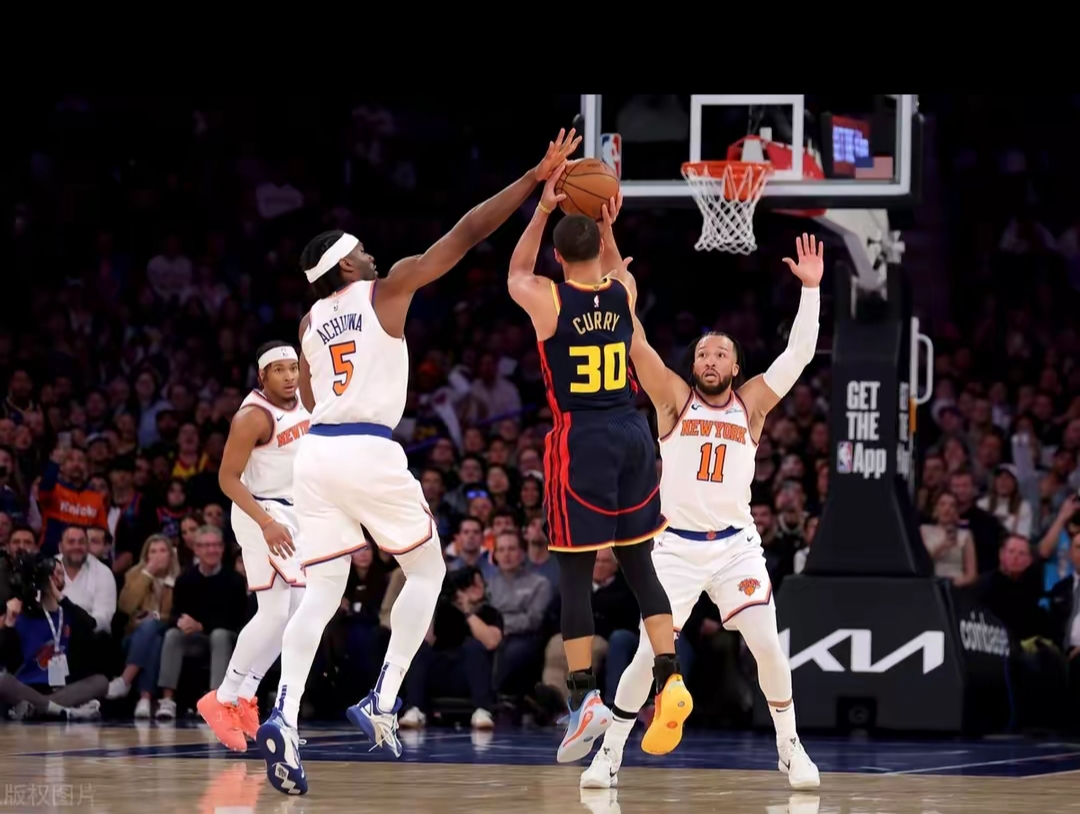 尼克斯鏖战快船，库里点燃赛场