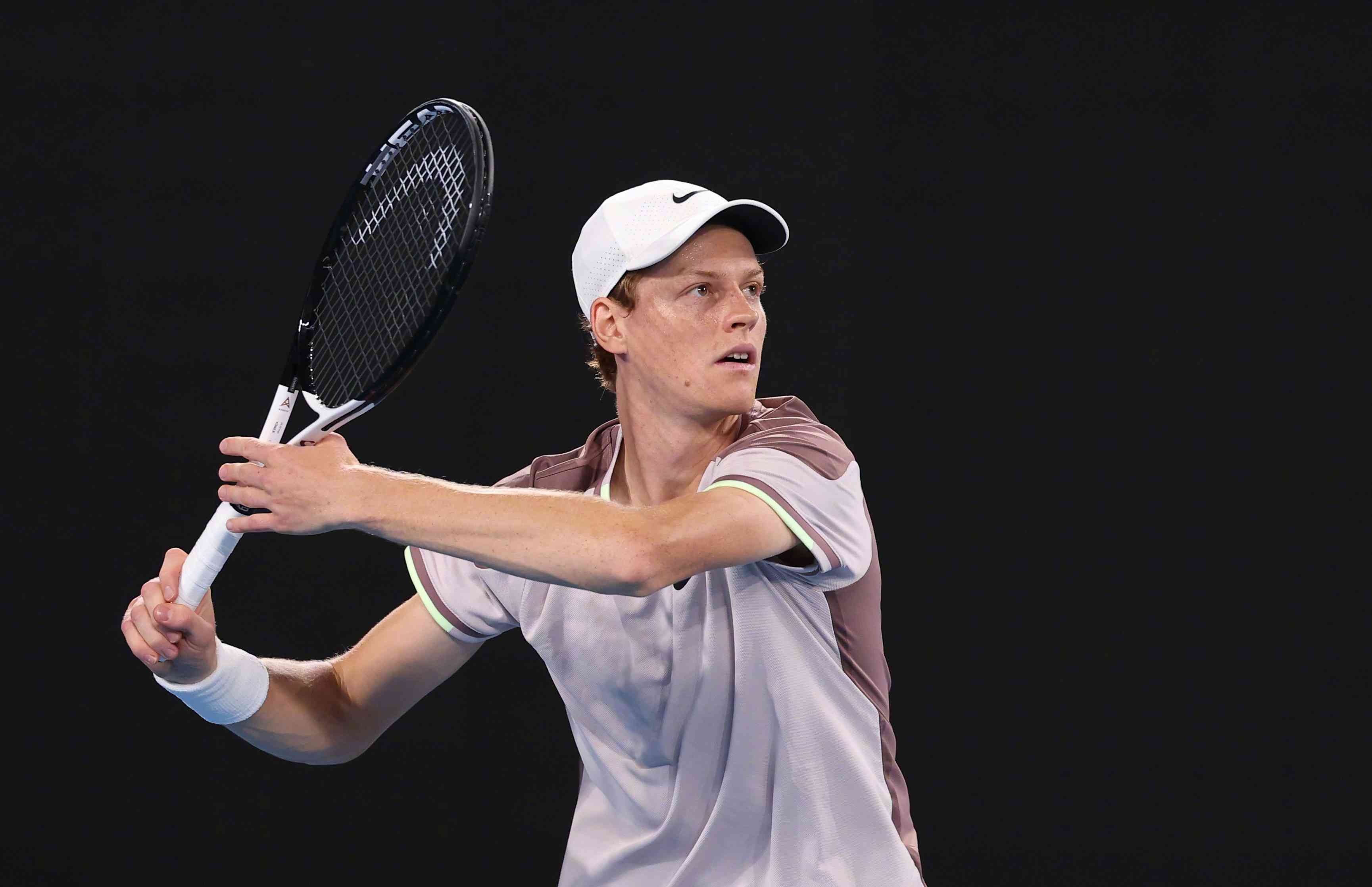 美网险胜年终总决赛，辛纳统治全场