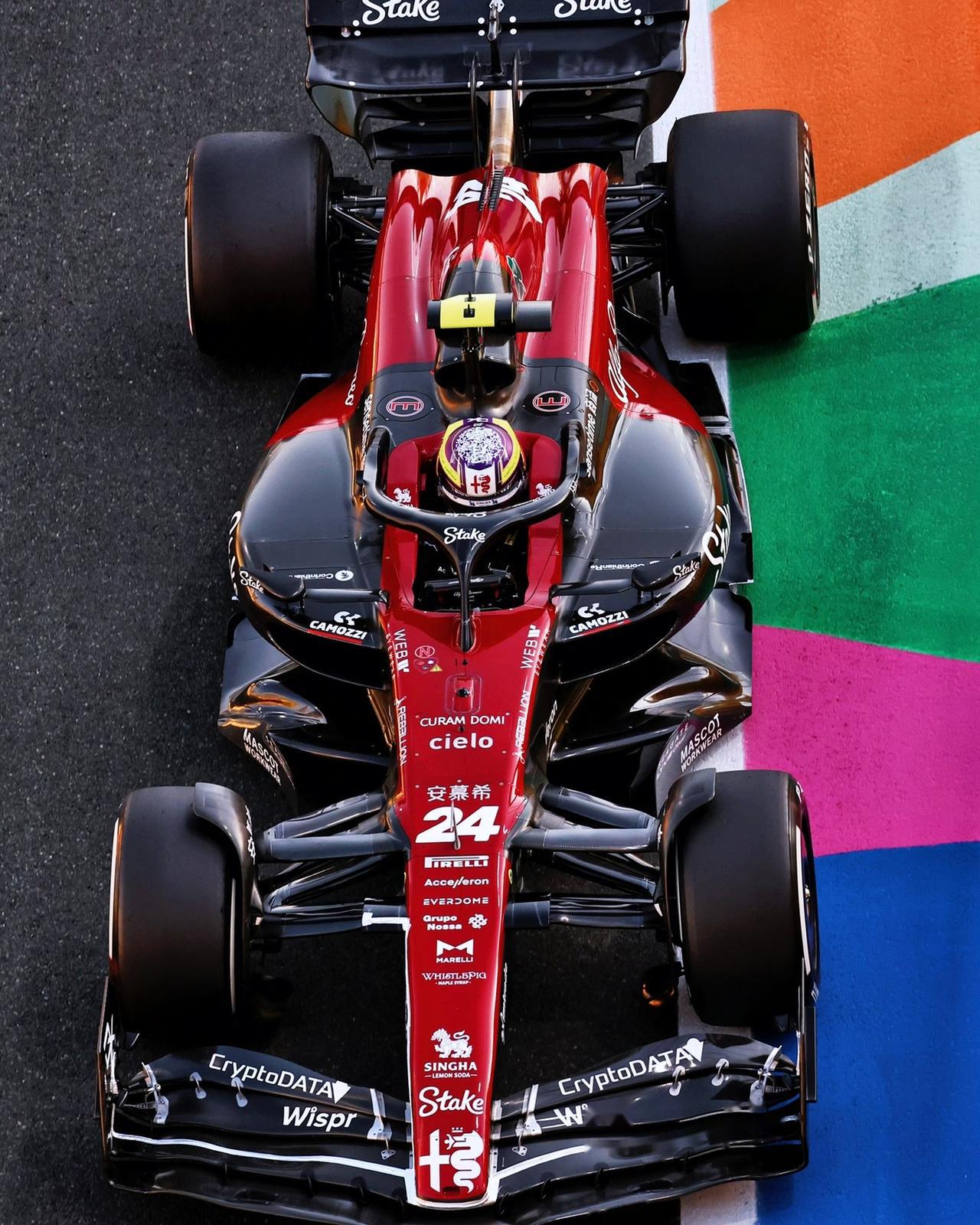 梅赛德斯轻取索伯车队,皮亚斯特里统治全场 梅赛德斯轻取索伯车队,皮亚斯特里统治全场