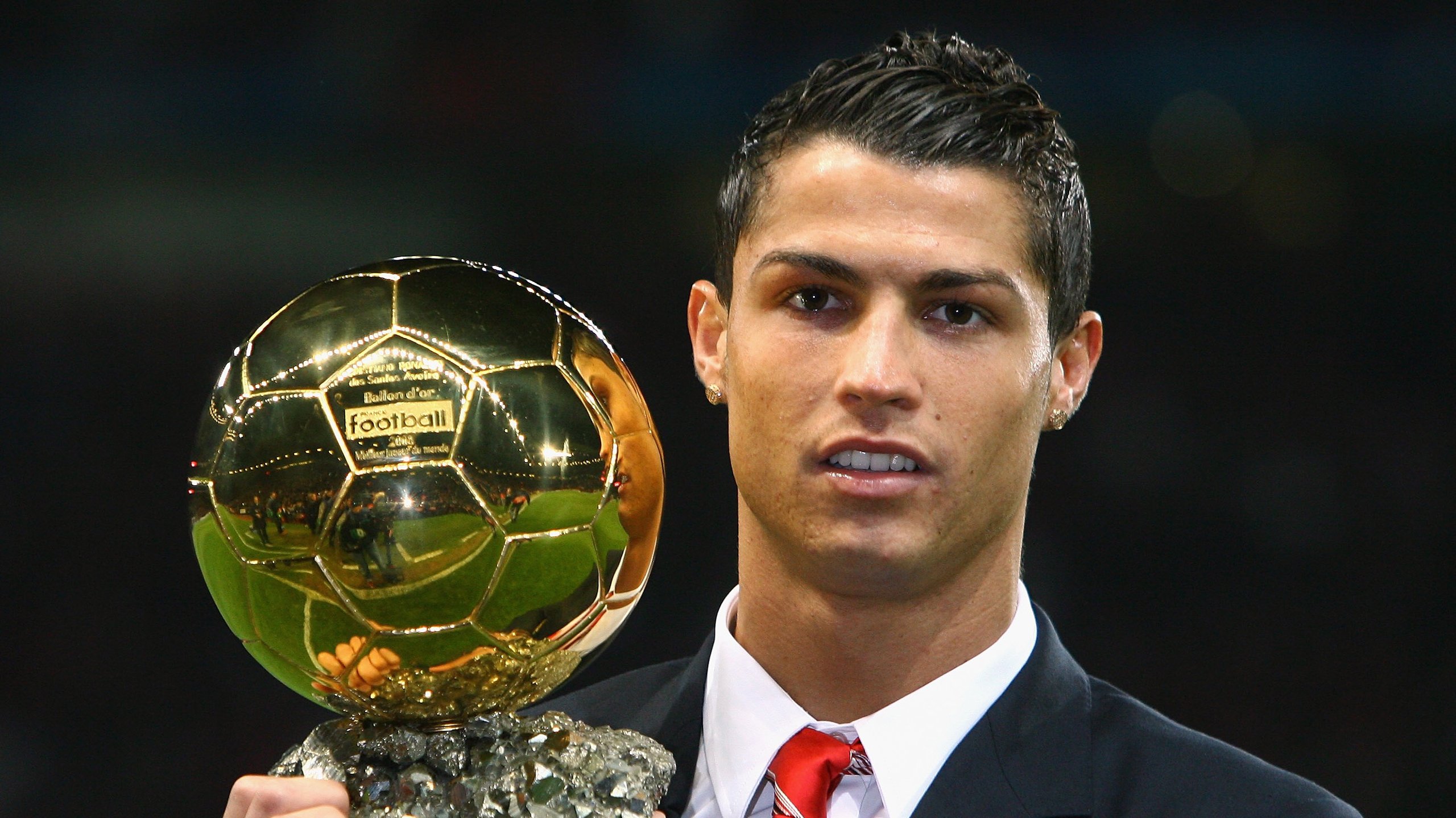 厄德高魔法撕裂钢铁防线，佛罗伦萨关键战如何让多特蒙德无解溃败