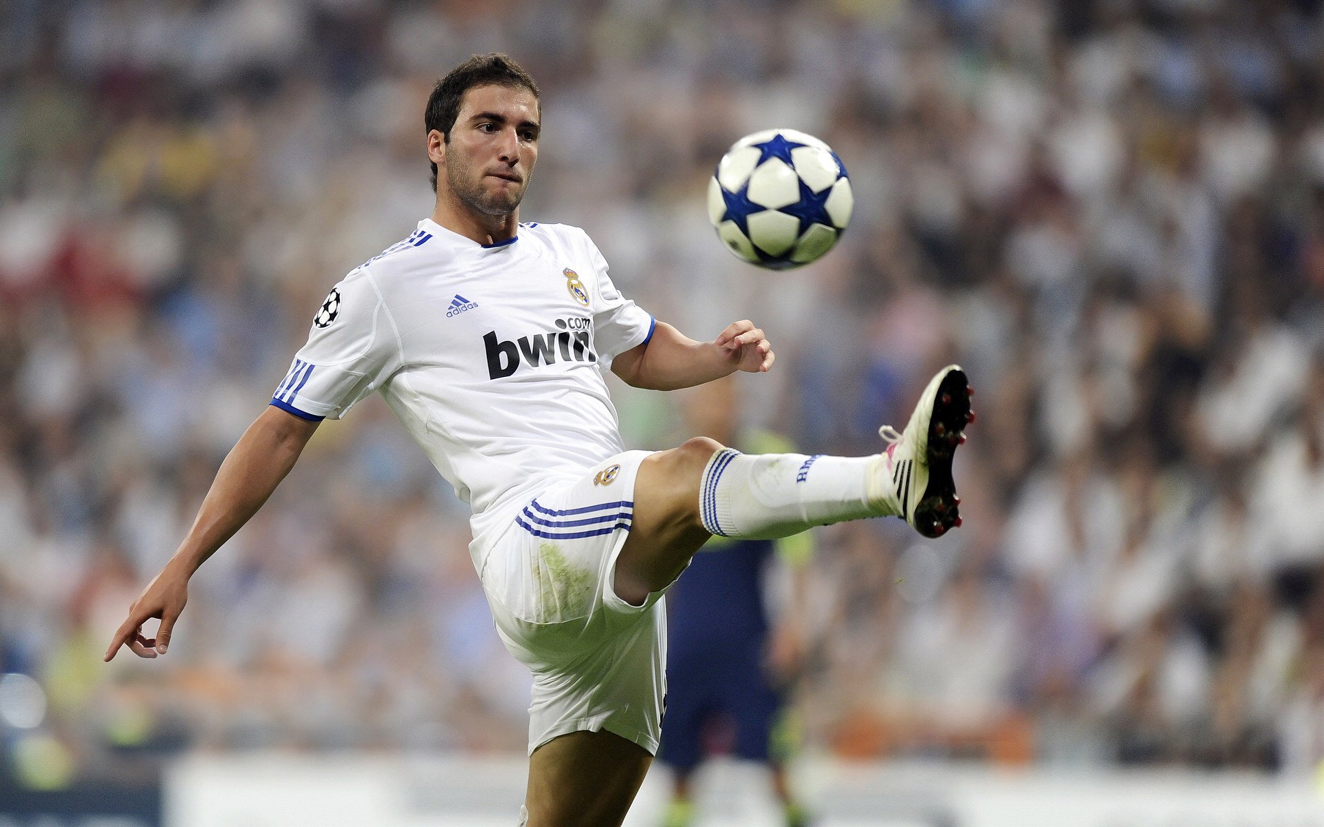 阿坎吉，攻防转换的瑞士军刀，乌克兰闪电战击溃勒沃库森的药厂神话